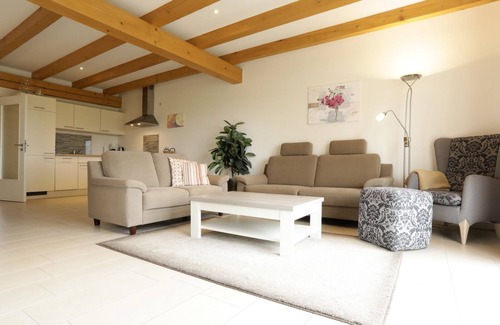 Bohlendorf House | Scenic Apartment with Terrace – Perfect for Four Guests