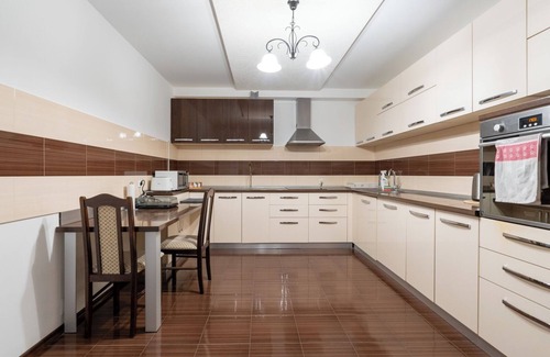 Haslau-Maria Ellend Apartment | Faraway Aparthotel near Airport