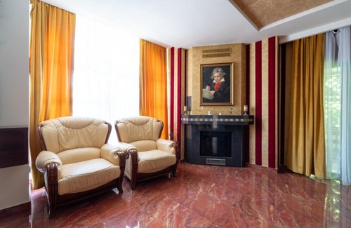 Haslau-Maria Ellend Apartment | Convenient Faraway Aparthotel with Family-Friendly Amenities
