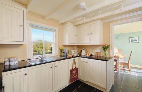 Saint Martin Cottage | Pet-Friendly Faraway Cottage with Ocean View in Porthgwarra