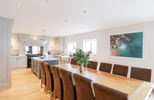 Garn Fadryn House | Faraway: 5-Star Bliss with Ocean Views and Pet-Friendly Perks