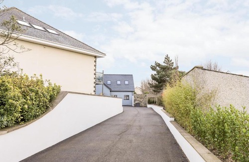 Garn Fadryn House | Faraway: 5-Star Bliss with Ocean Views and Pet-Friendly Perks