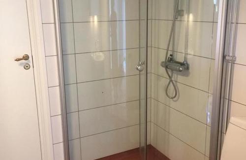 Kopingsvik Apartment | Cozy Farbror Alfreds Sjöutsikt with Oceanfront Views