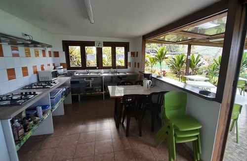 Vai'anae House | Discover Fare Arana Moorea Guesthouse with Pool & Breakfast