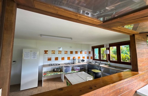 Vai'anae House | Discover Fare Arana Moorea Guesthouse with Pool & Breakfast