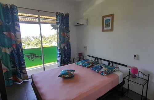 Vai'anae House | Discover Fare Arana Moorea Guesthouse with Pool & Breakfast