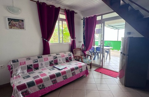 Vai'anae House | Discover Fare Arana Moorea Guesthouse with Pool & Breakfast