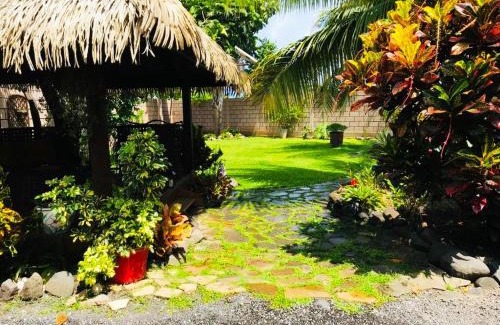 Papeete House | Inviting Fare D'hôtes Tutehau: Family-Friendly with Breakfast