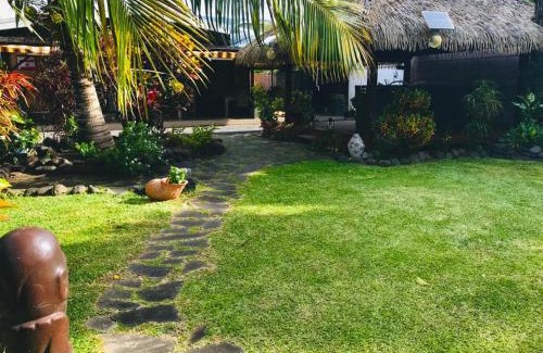 Papeete House | Inviting Fare D'hôtes Tutehau: Family-Friendly with Breakfast