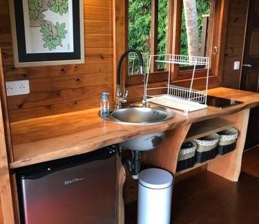 Moorea-Maiao Ski Chalet | Family-Friendly Fare Manuhiti: Rated 9/10 & Pet Welcome!