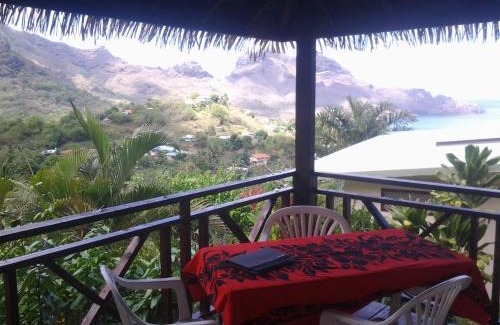 Taiohae House | Oceanfront Fare Manutea: Guest Rated 8/10 with Breakfast
