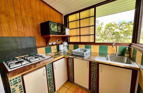 Moorea-Maiao House | Fare Miti: Beachfront Retreat with Lagoon Views and Breakfast