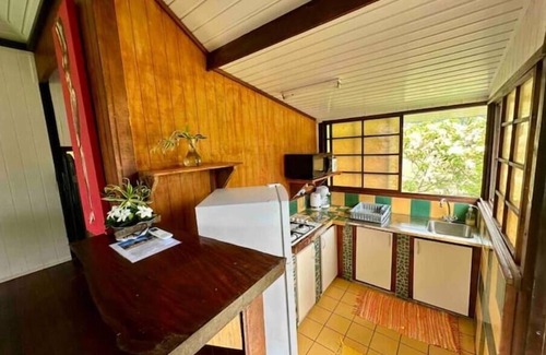 Moorea-Maiao House | Fare Miti: Beachfront Retreat with Lagoon Views and Breakfast