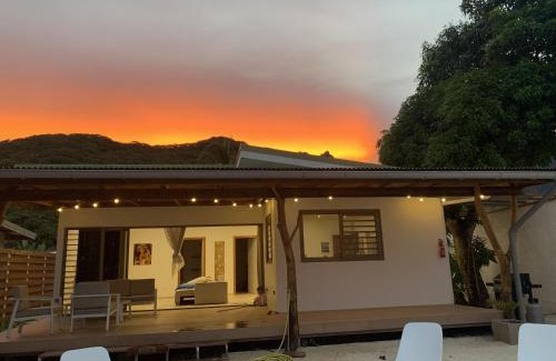 Afareaitu Villa | Enchanting Fare Orahana Moorea: Private Beach & Ocean View