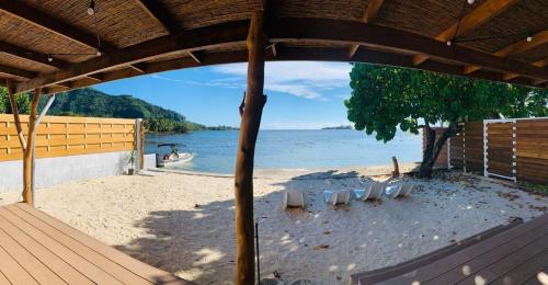 Afareaitu Villa | Enchanting Fare Orahana Moorea: Private Beach & Ocean View