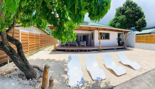 Afareaitu Villa | Enchanting Fare Orahana Moorea: Private Beach & Ocean View