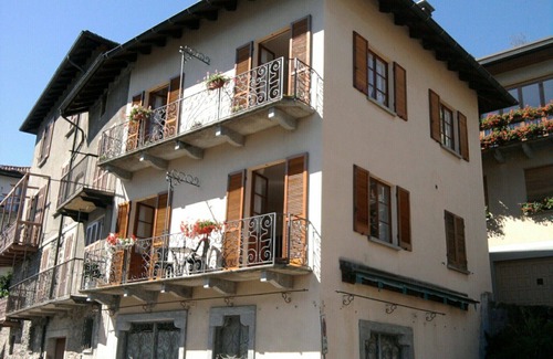 Cannobio House | Experience FARFALLA Holiday House with Breathtaking Lake Views