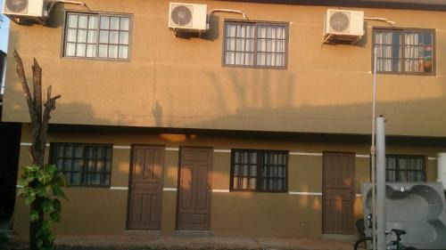 Zona Granja Apartment | Pet-Friendly Fariña Hospedajes with Pool & Kitchen Access