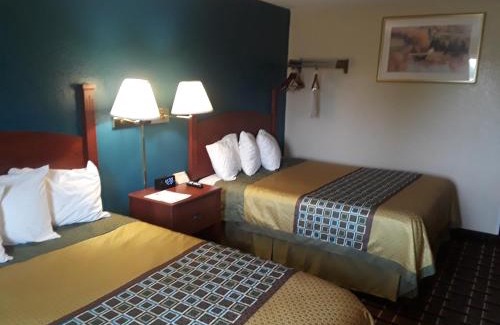 Faribault Hotel | Pet-Friendly Faribault Hometown Inn & Suites for Families