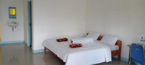 Moni House | Discover FARILA LODGE: Guest Rated 9.5 with Great Amenities