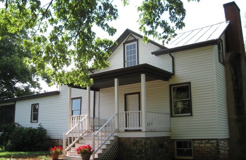 Batesville House | Experience Vineyard Bliss: Family-Friendly Farm Retreat