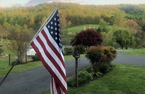 Batesville House | Experience Vineyard Bliss: Family-Friendly Farm Retreat
