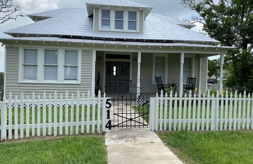 New Ulm House | Serene Farm House Inn with Ocean View & Breakfast Included