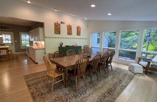 Three Oaks House | Idyllic Farmhouse Retreat with Heated Pool and Ponds