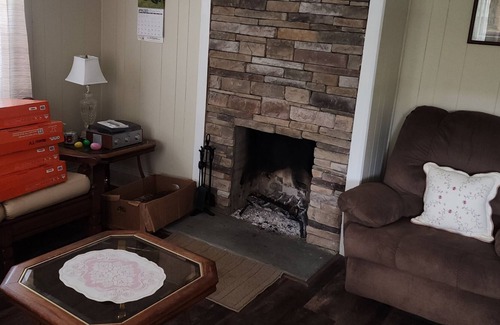 Traphill House | Cozy Farmhouse Retreat with Privacy & Pet-Friendly Amenities