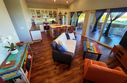 Pauwela House | Oceanfront Farm House with Breathtaking Views & Breakfast