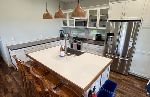 Pauwela House | Oceanfront Farm House with Breathtaking Views & Breakfast