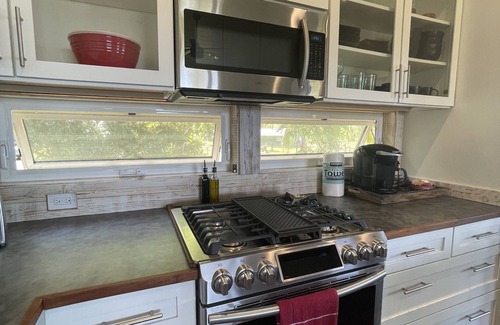 Pauwela House | Oceanfront Farm House with Breathtaking Views & Breakfast