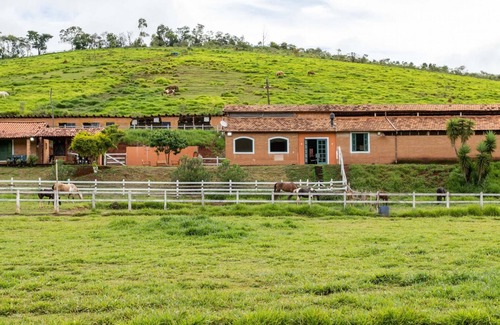 Sao Lourenco House | Relaxing Farm Stay in Pouso Alto MG with Breakfast Included