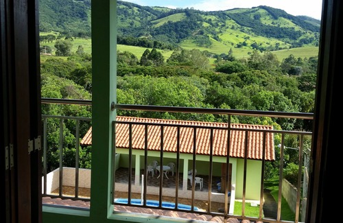Extrema House | Pet-Friendly Farm Retreat near Cachoeira do Salto - 9.8 Rated