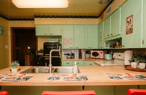 West Newton Other | Relaxing Farm Ranch with Huge Hot Tub, Near Downtown