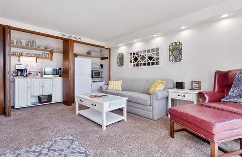 Lynden Other | Peaceful Retreat for Couples: Spa, Hot Tub & Kitchen Await