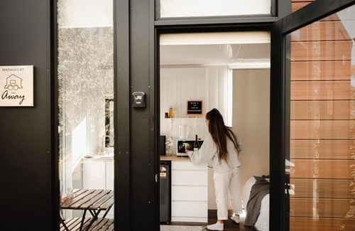 Falls Creek House | Pet-Friendly Farm Stay at Jervis Bay - 10/10 Guest Rated