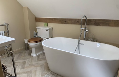 Tenbury Wells Cabin | Relaxing Farm Stay with Dark Skies and Scenic Walks