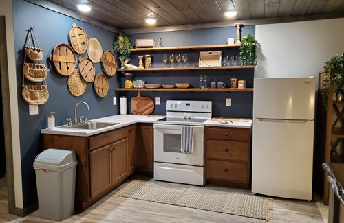 Kossuth Apartment | Cozy Farm Stay at Hideaway Haven with Breakfast & Kitchen