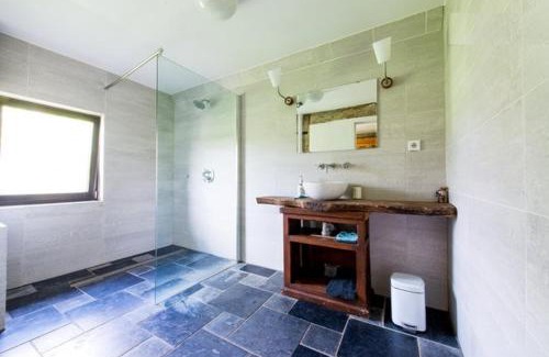 Meeuwen House | Pet-Friendly Farm Stay Luythoeve with Breakfast Included