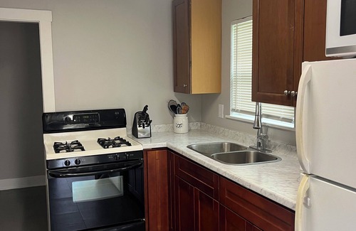 Park Place Apartment | Farm style 1-bedroom apartment with WiFi, AC in awesome Houston