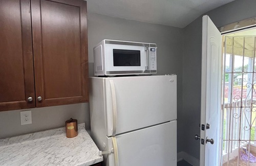 Park Place Apartment | Farm style 1-bedroom apartment with WiFi, AC in awesome Houston