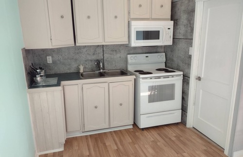 Leamington Apartment | Farm Suite | Point Pelee | Leamington | Biking | Apartment | Trailer Parking