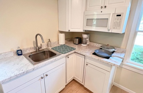 Potsdam Apartment | Modern Country Apartment Near Clarkson with Kitchen Amenities