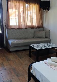 Sarti Apartment | Family-Friendly Stay at Farma Giannis with High Guest Ratings
