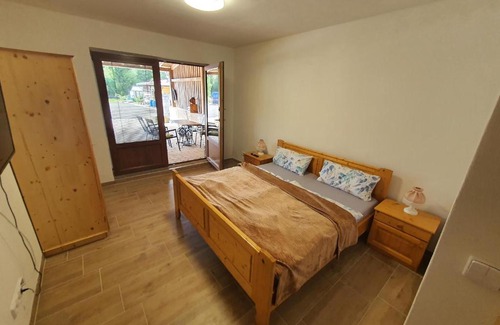 Horni Paseky Apartment | Relaxing Stay at Farma Horní Paseky with Pool & Kitchen