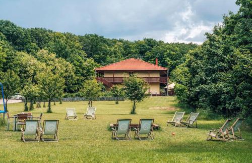 Sedlec House | Relax at Farma Ovčí Terasy: Guest Rated 9/10 & Child Friendly