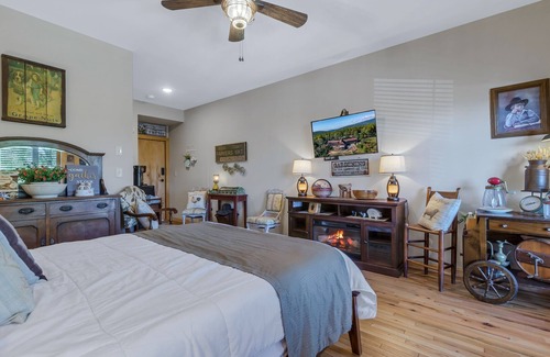 Stanardsville Hotel | Top-Rated Farmer's Market Rm. 102: Pet Friendly & Accessible