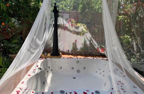 Bat Shlomo Apartment | Inviting Farmer’s Suite Room with Hot Tub & Top Reviews