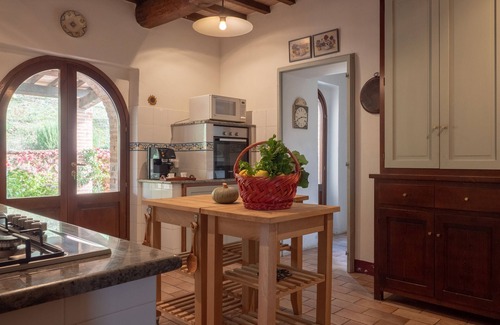 San Giovanni del Pantano House | Idyllic Umbria Farmhouse with Private Pool for 12 Guests